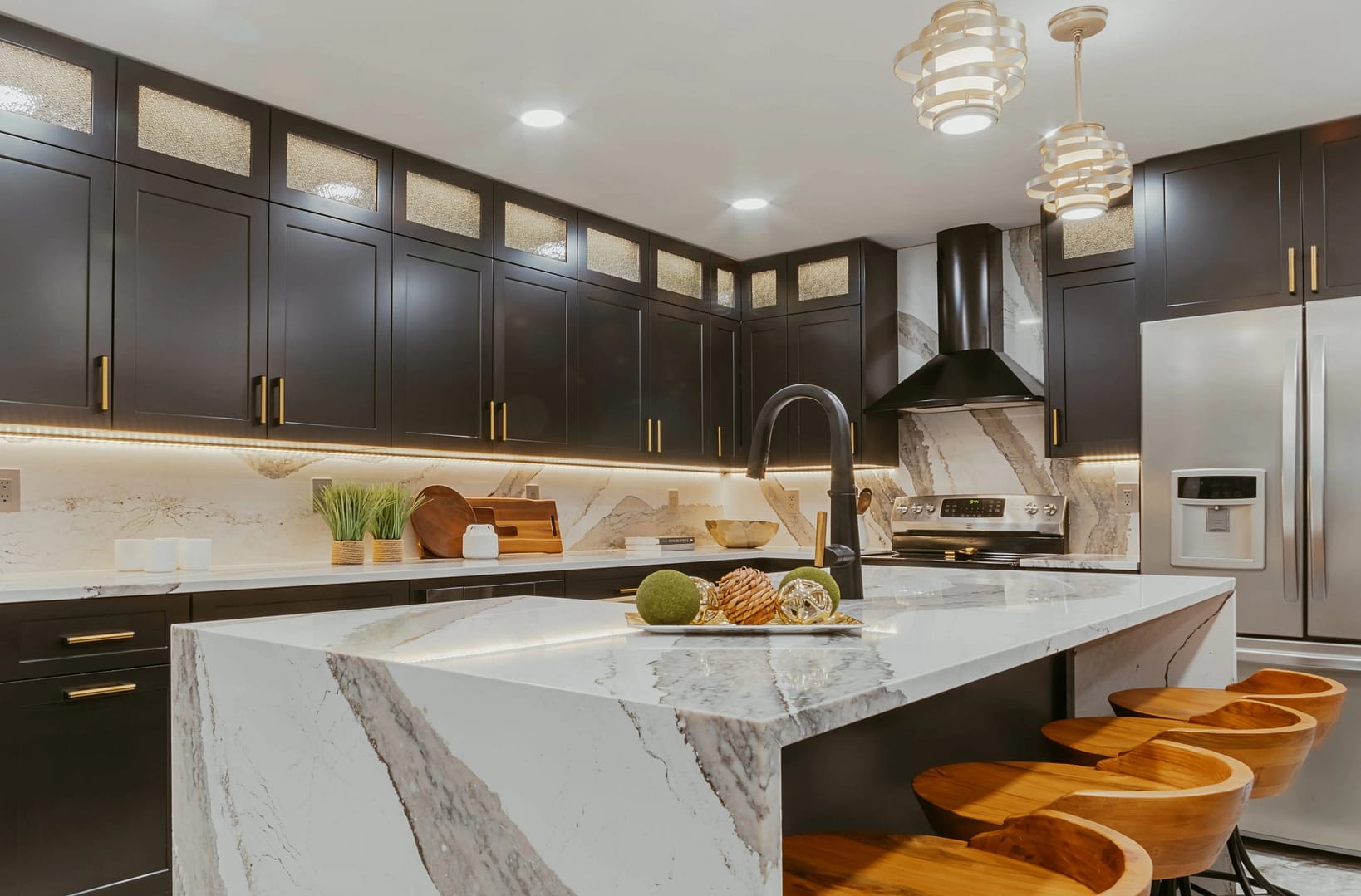 Cabinet Color Goes with Black Countertops